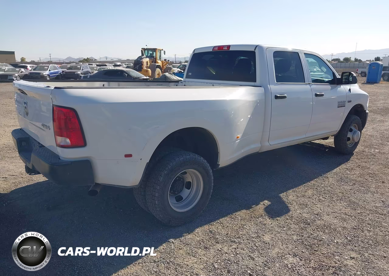 2018 Ram 3500 VIN:3C63RRGJ2JG412608 - 4