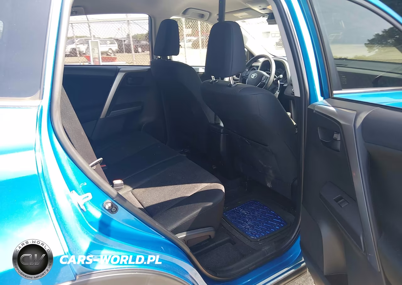 2018 Toyota Rav4 Le VIN:JTMBFREVXJJ734138 - 8