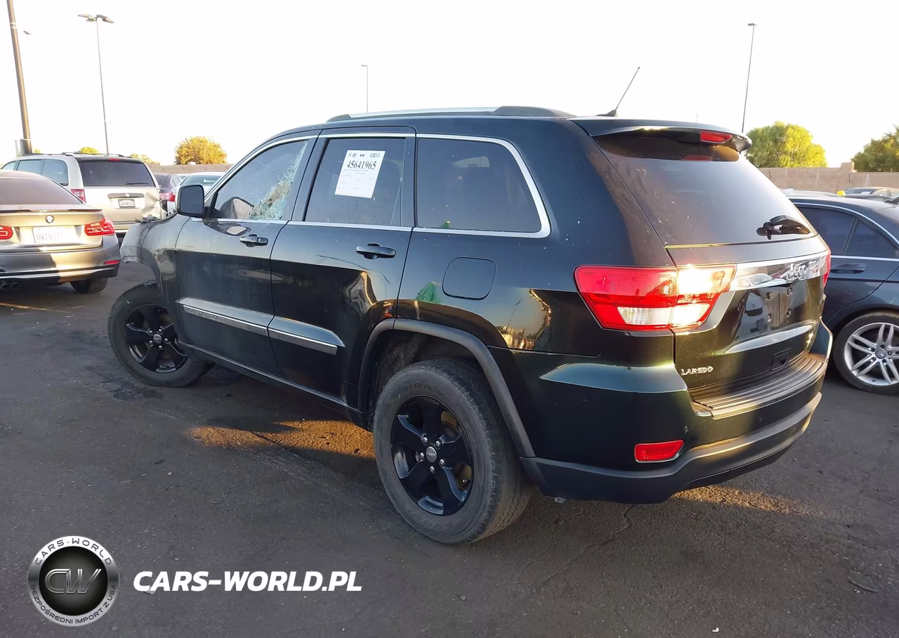 2013 Jeep Grand Cherokee Laredo VIN:1C4RJEAG8DC574556 - 3