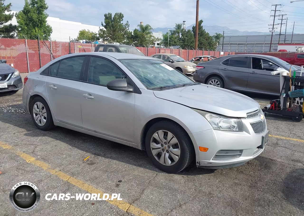2013 Chevrolet Cruze Ls Auto – zdjęcie 1 z 16