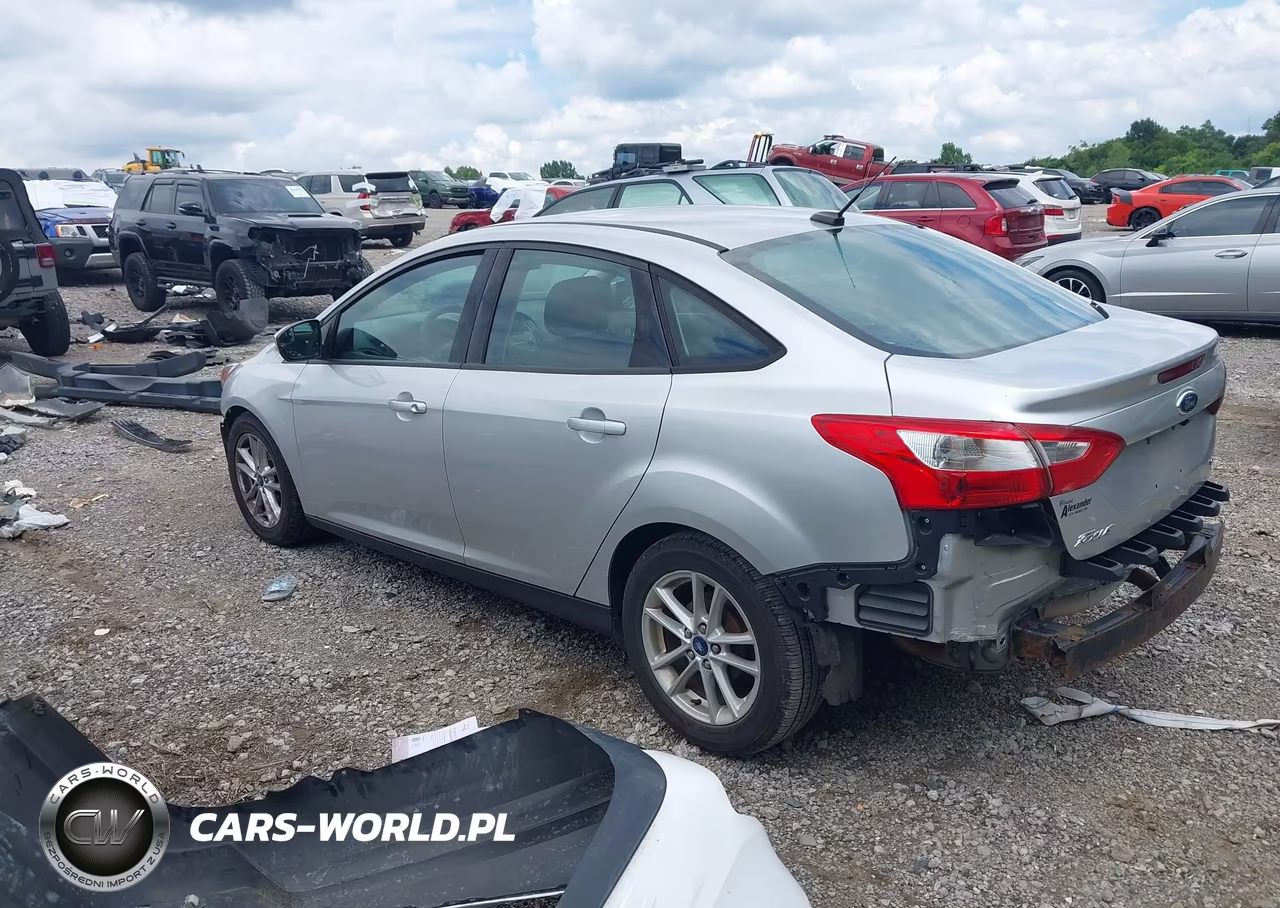 2015 Ford Focus Se VIN:1FADP3F2XFL289649 - 3
