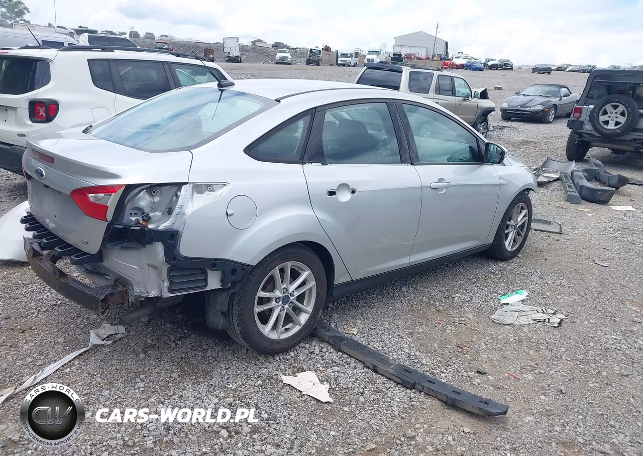 2015 Ford Focus Se VIN:1FADP3F2XFL289649 - 4