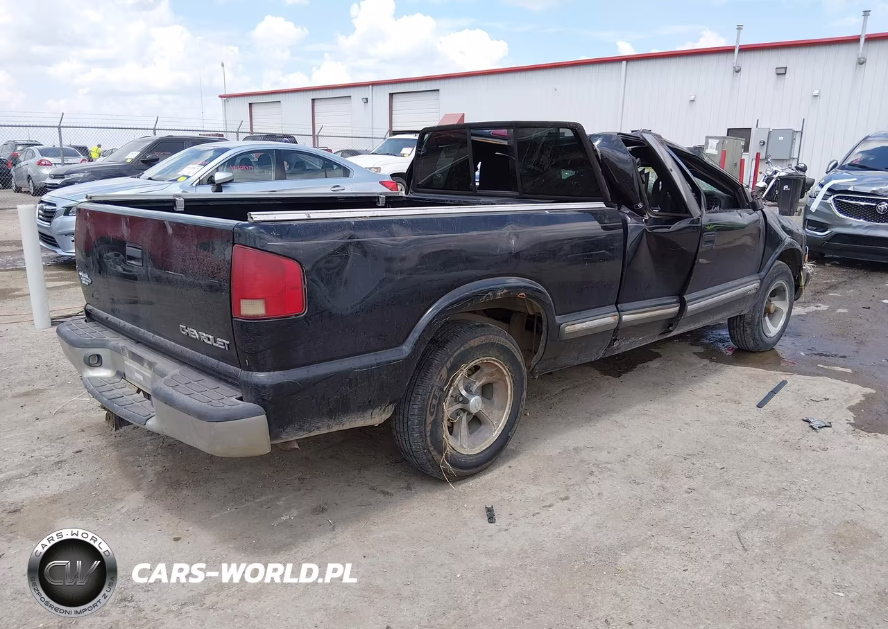 2003 Chevrolet S-10 Ls VIN:1GCCS19X038172063 - 4
