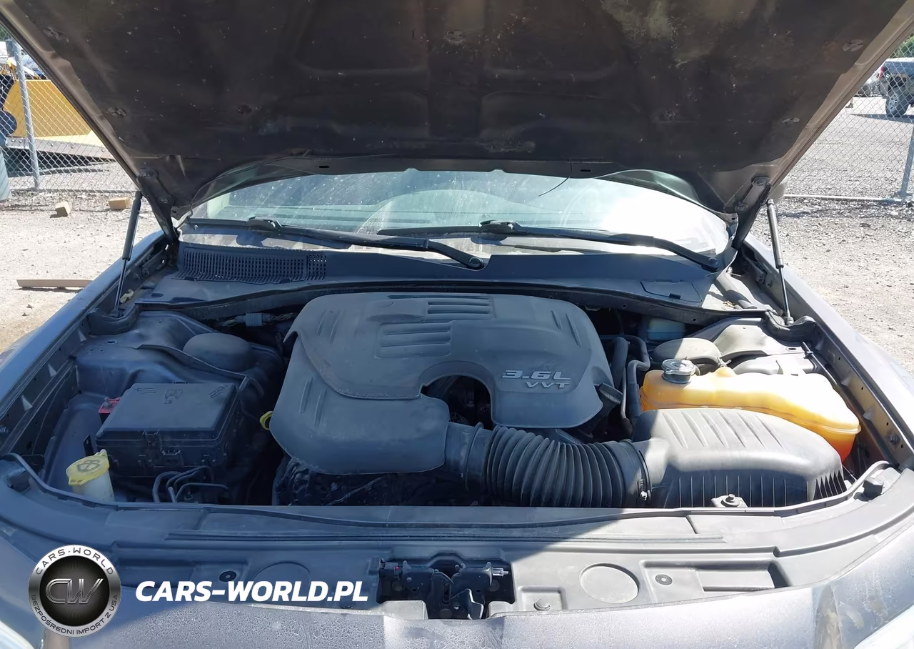 2014 Chrysler 300 VIN:2C3CCARGXEH203835 - 10