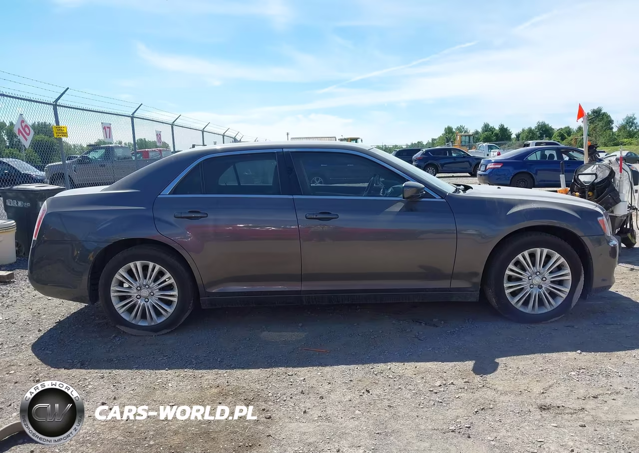 2014 Chrysler 300 VIN:2C3CCARGXEH203835 - 14