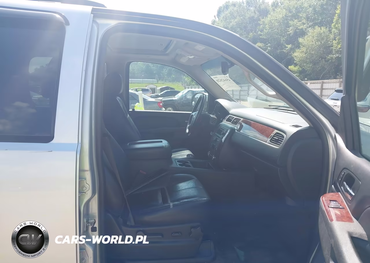 2014 Chevrolet Suburban Lt VIN:1GNSCJE04ER114334 - 5