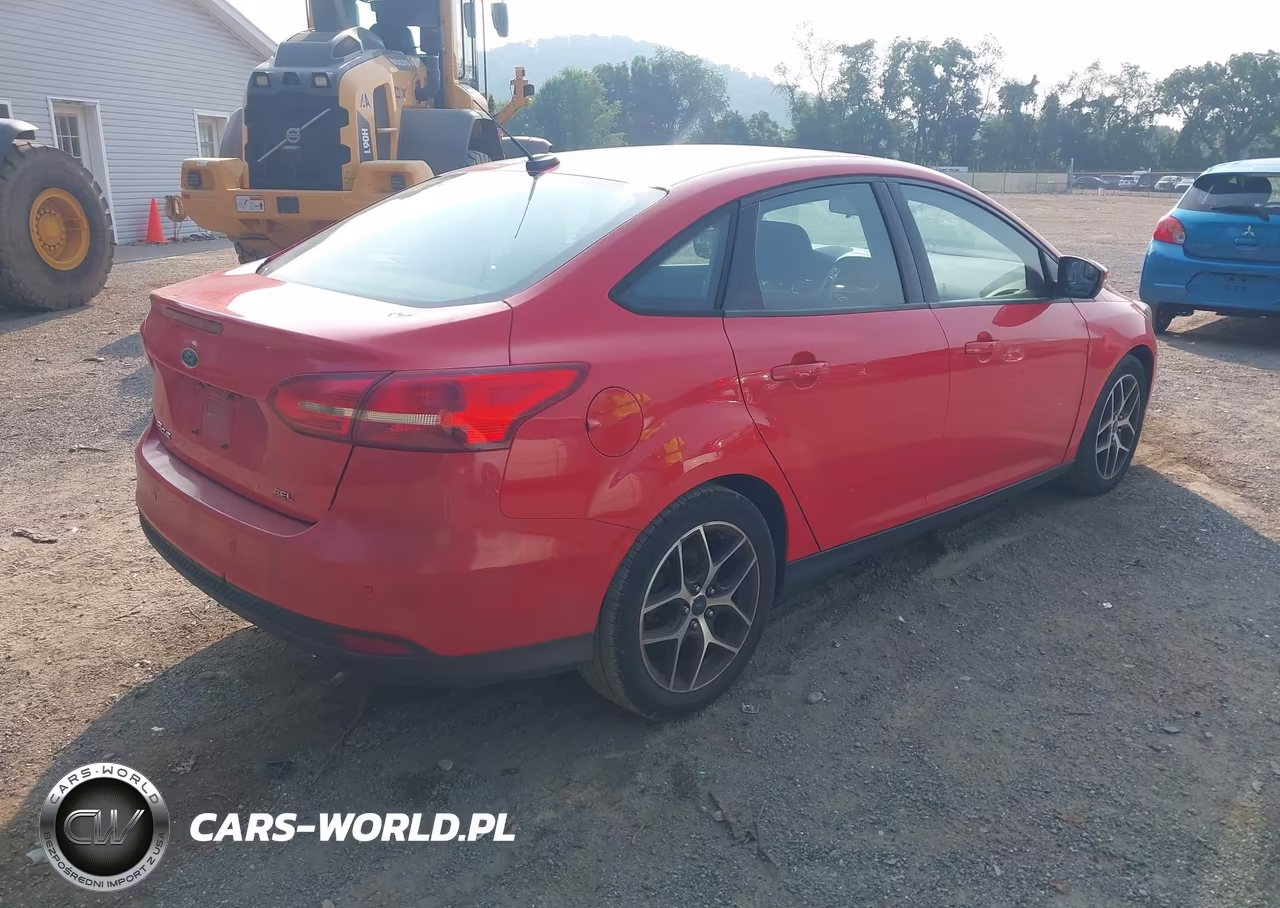 2017 Ford Focus Sel VIN:1FADP3H21HL275784 - 4
