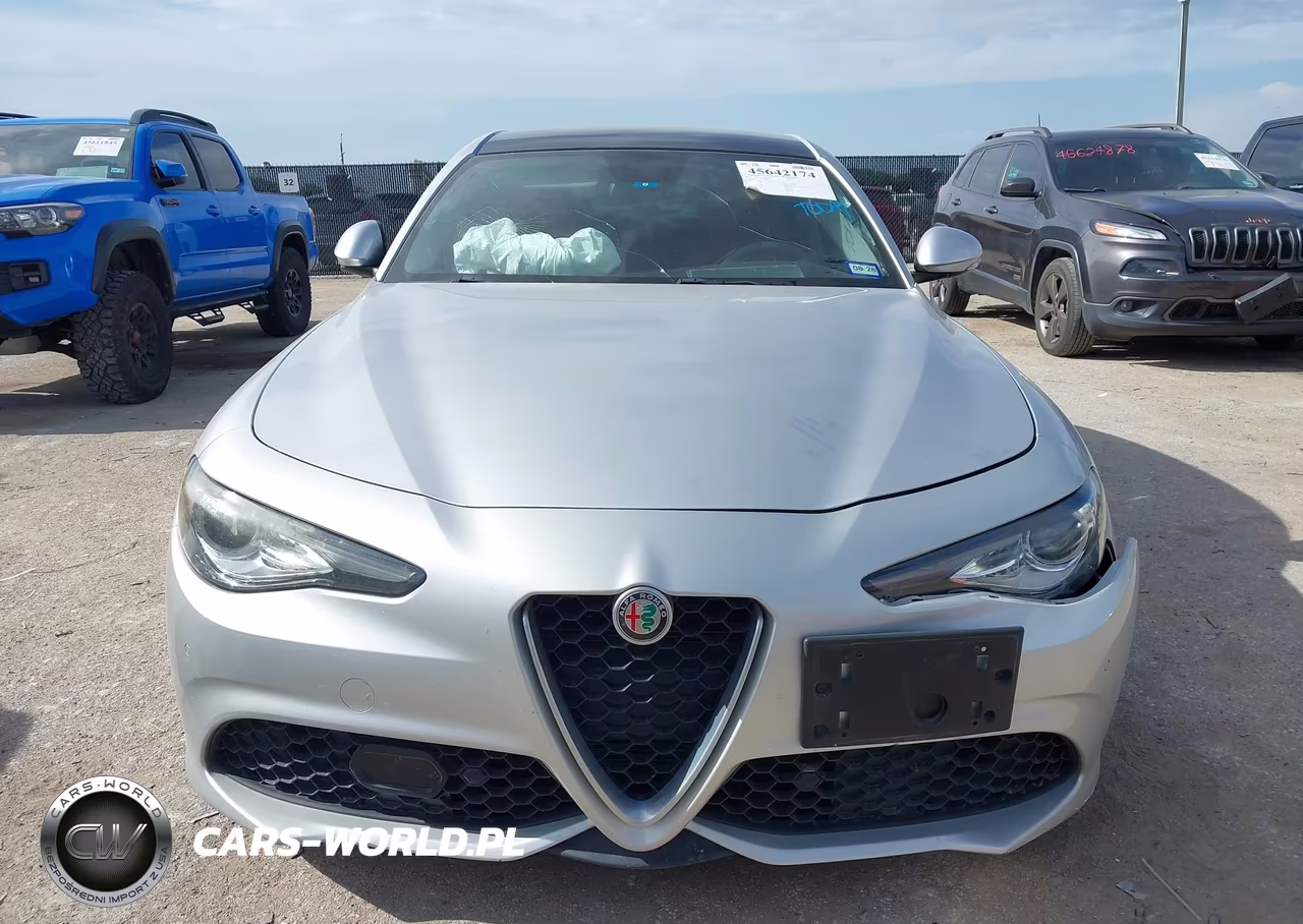 2018 Alfa Romeo Giulia Ti Sport VIN:ZARFAECN3J7580788 - 12