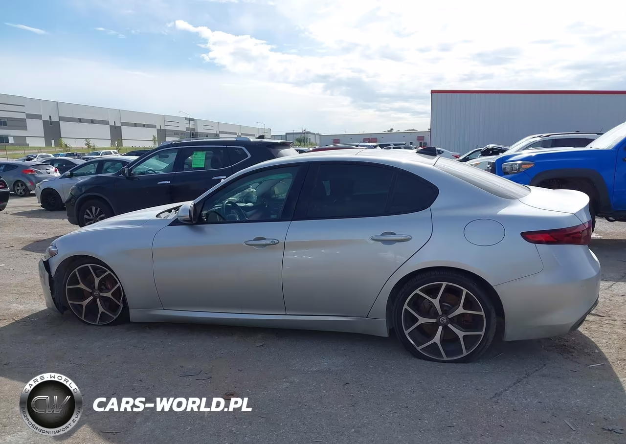 2018 Alfa Romeo Giulia Ti Sport VIN:ZARFAECN3J7580788 - 14