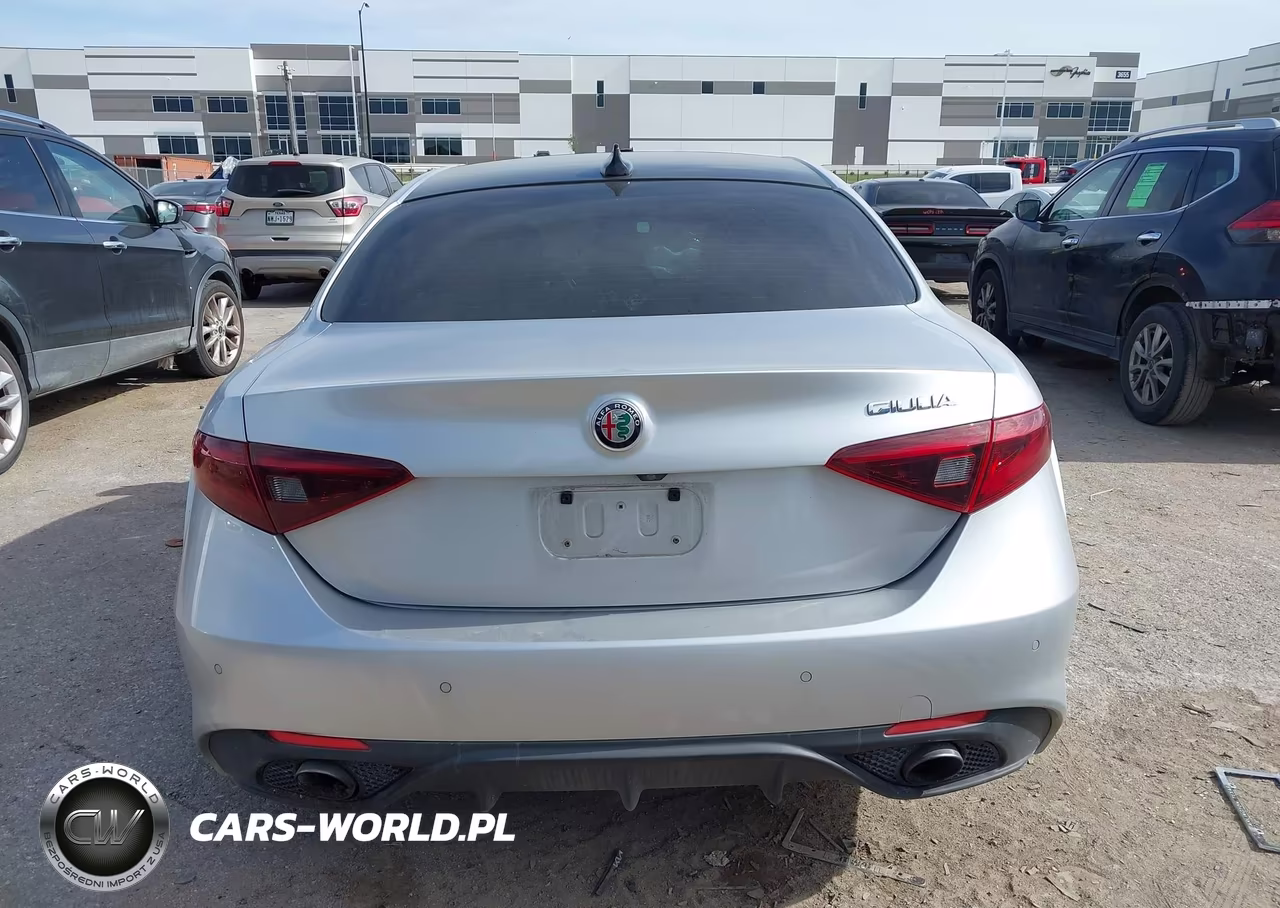 2018 Alfa Romeo Giulia Ti Sport VIN:ZARFAECN3J7580788 - 16