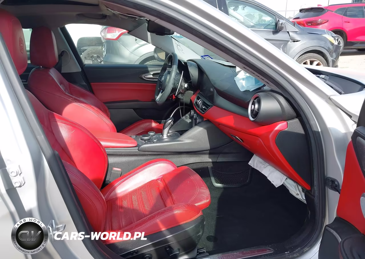 2018 Alfa Romeo Giulia Ti Sport VIN:ZARFAECN3J7580788 - 5