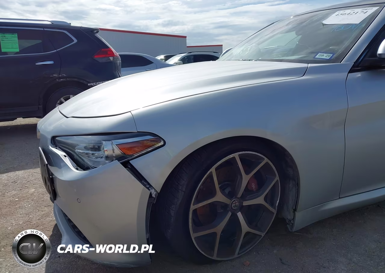 2018 Alfa Romeo Giulia Ti Sport VIN:ZARFAECN3J7580788 - 6