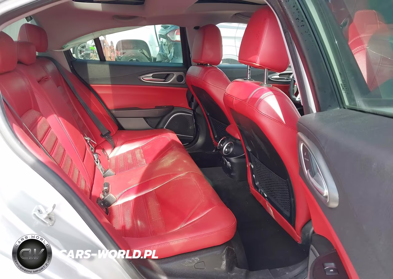 2018 Alfa Romeo Giulia Ti Sport VIN:ZARFAECN3J7580788 - 8