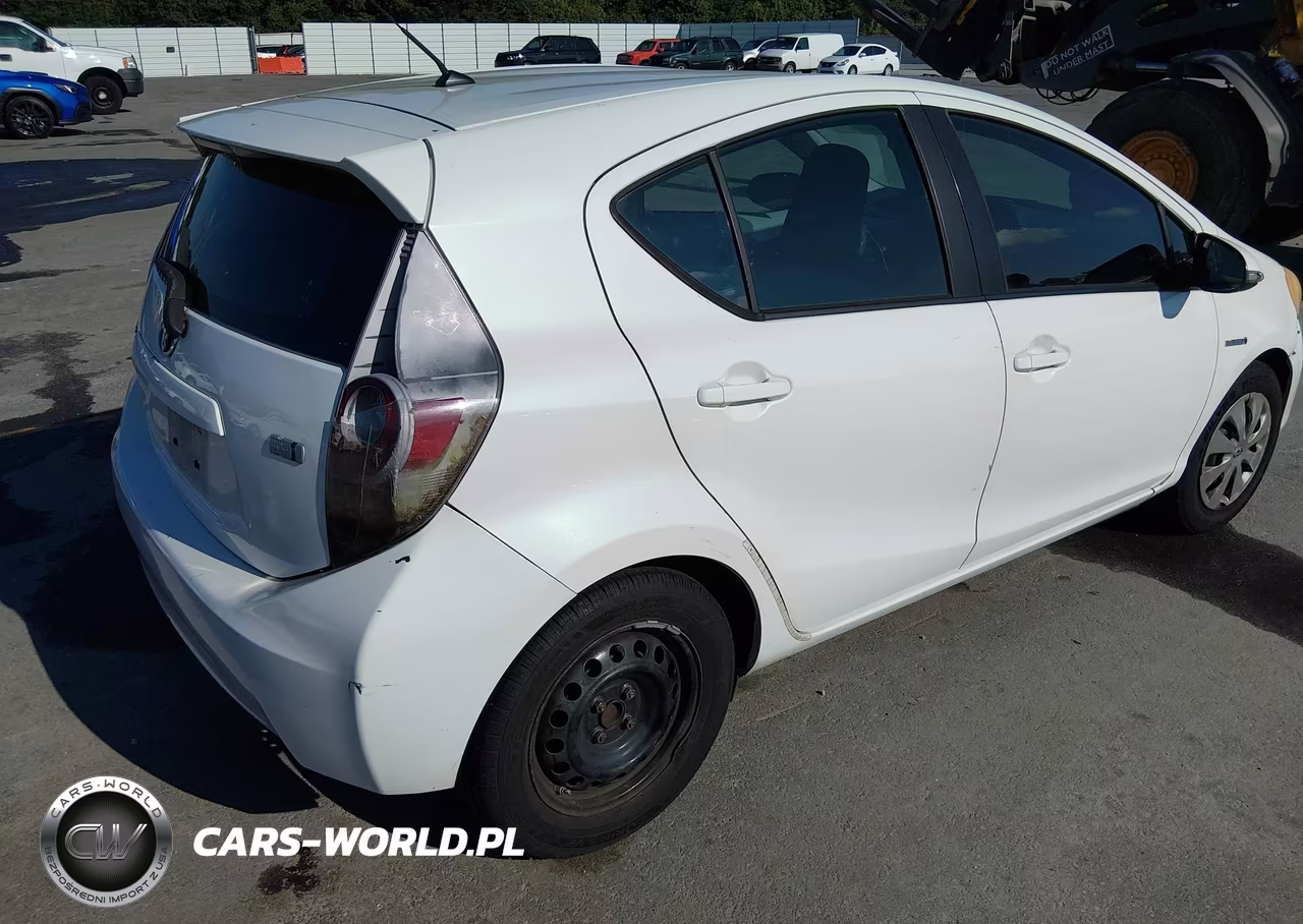 2012 Toyota Prius C One VIN:JTDKDTB38C1508365 - 4