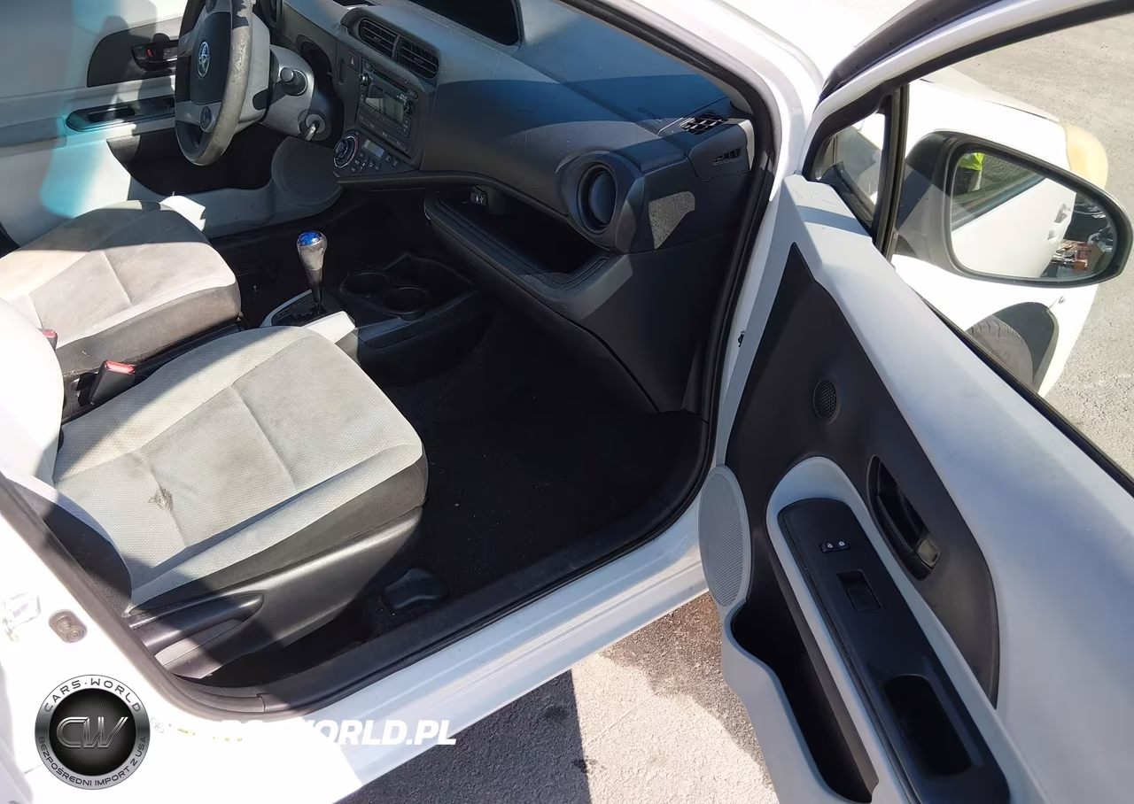 2012 Toyota Prius C One VIN:JTDKDTB38C1508365 - 5
