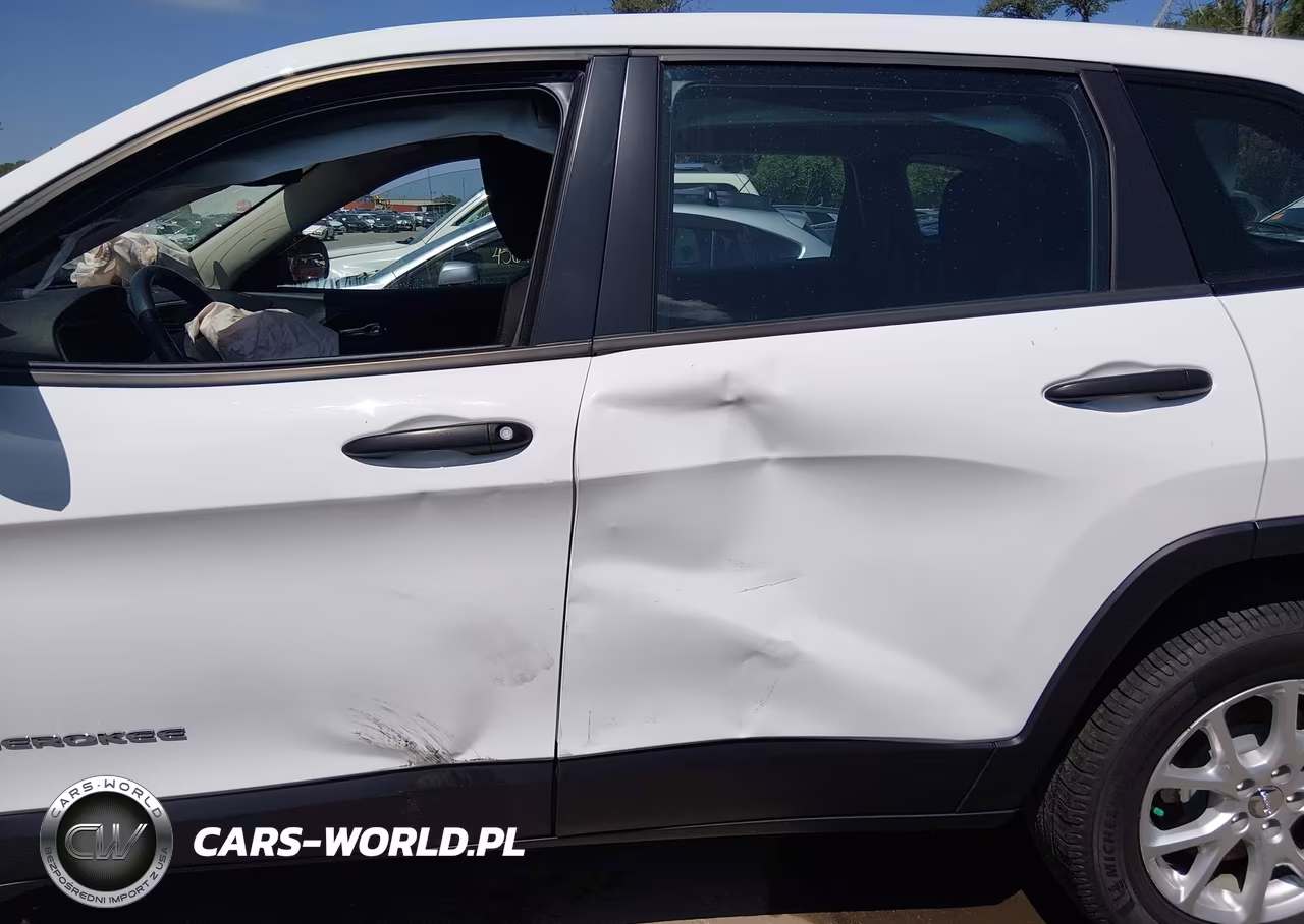 2014 Jeep Cherokee Sport VIN:1C4PJMAB3EW145038 - 18
