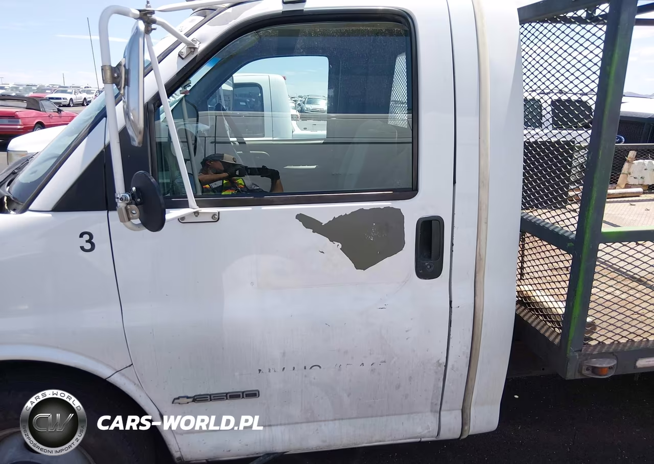 2000 Chevrolet Express Comm Cutaway VIN:1GBJG31R7Y1155816 - 14