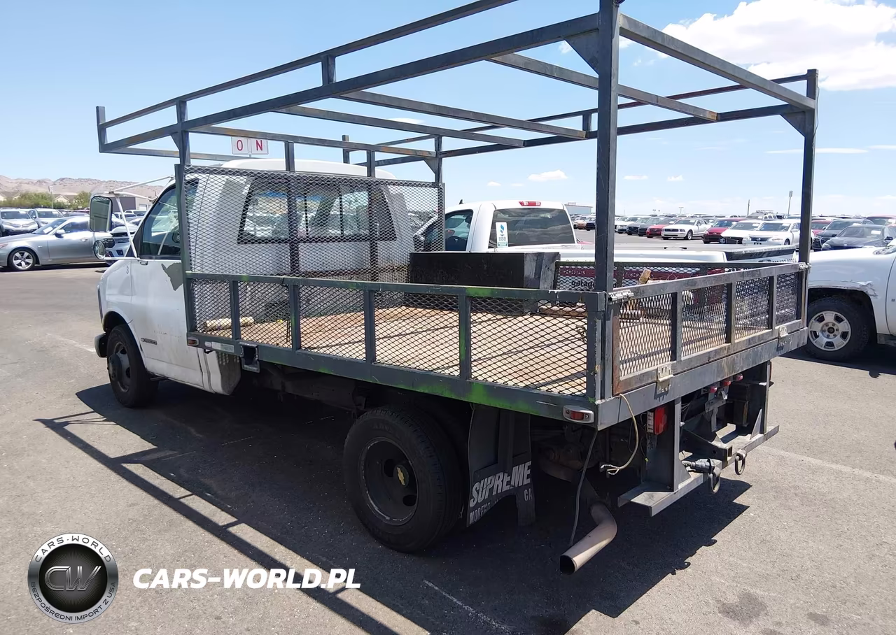 2000 Chevrolet Express Comm Cutaway VIN:1GBJG31R7Y1155816 - 3