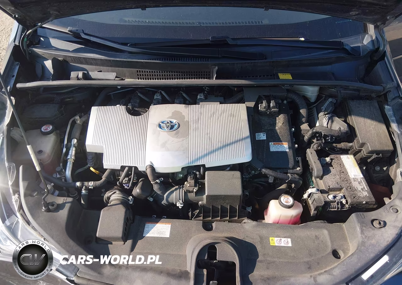 2018 Toyota Prius Three VIN:JTDKARFU4J3546675 - 10