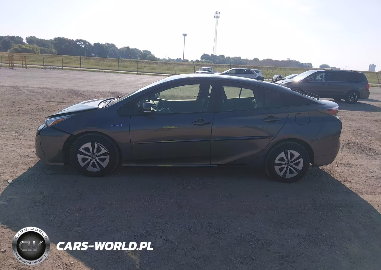 2018 Toyota Prius Three VIN:JTDKARFU4J3546675 - 14