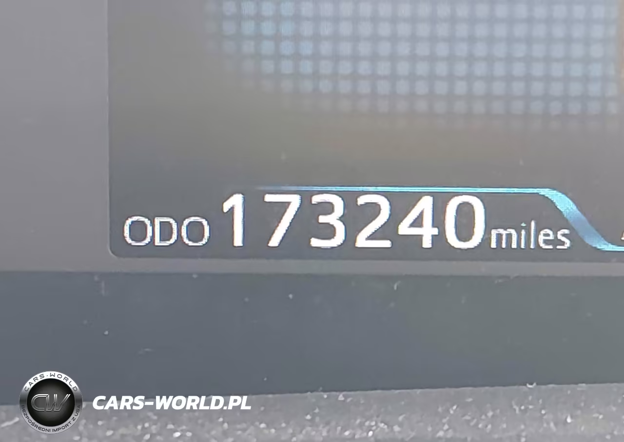 2018 Toyota Prius Three VIN:JTDKARFU4J3546675 - 15
