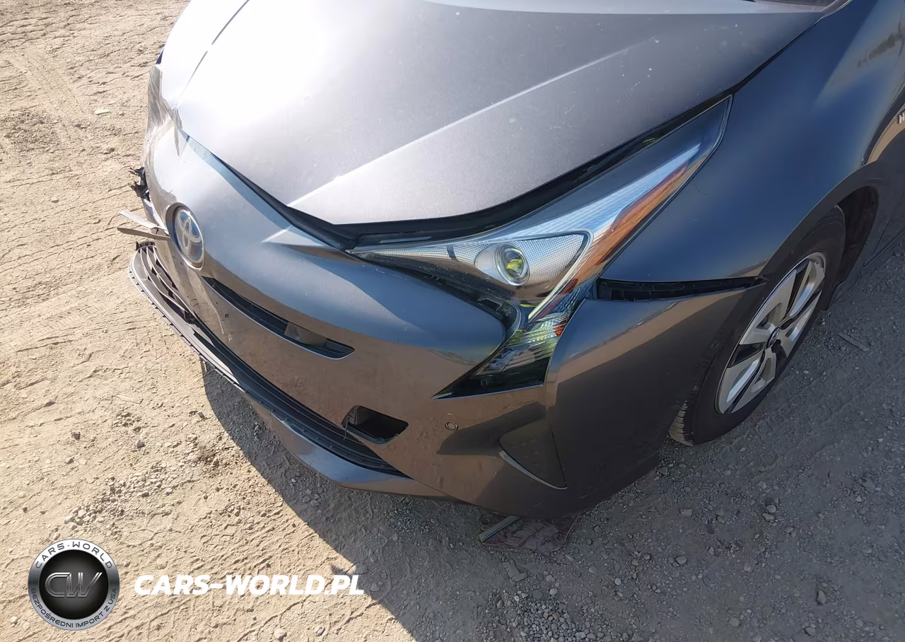 2018 Toyota Prius Three VIN:JTDKARFU4J3546675 - 17