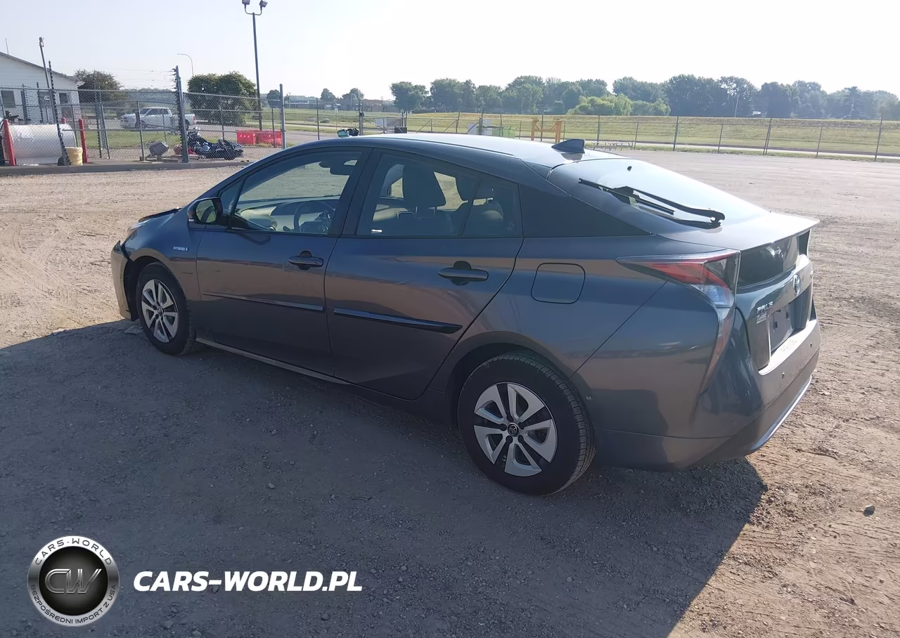 2018 Toyota Prius Three VIN:JTDKARFU4J3546675 - 3