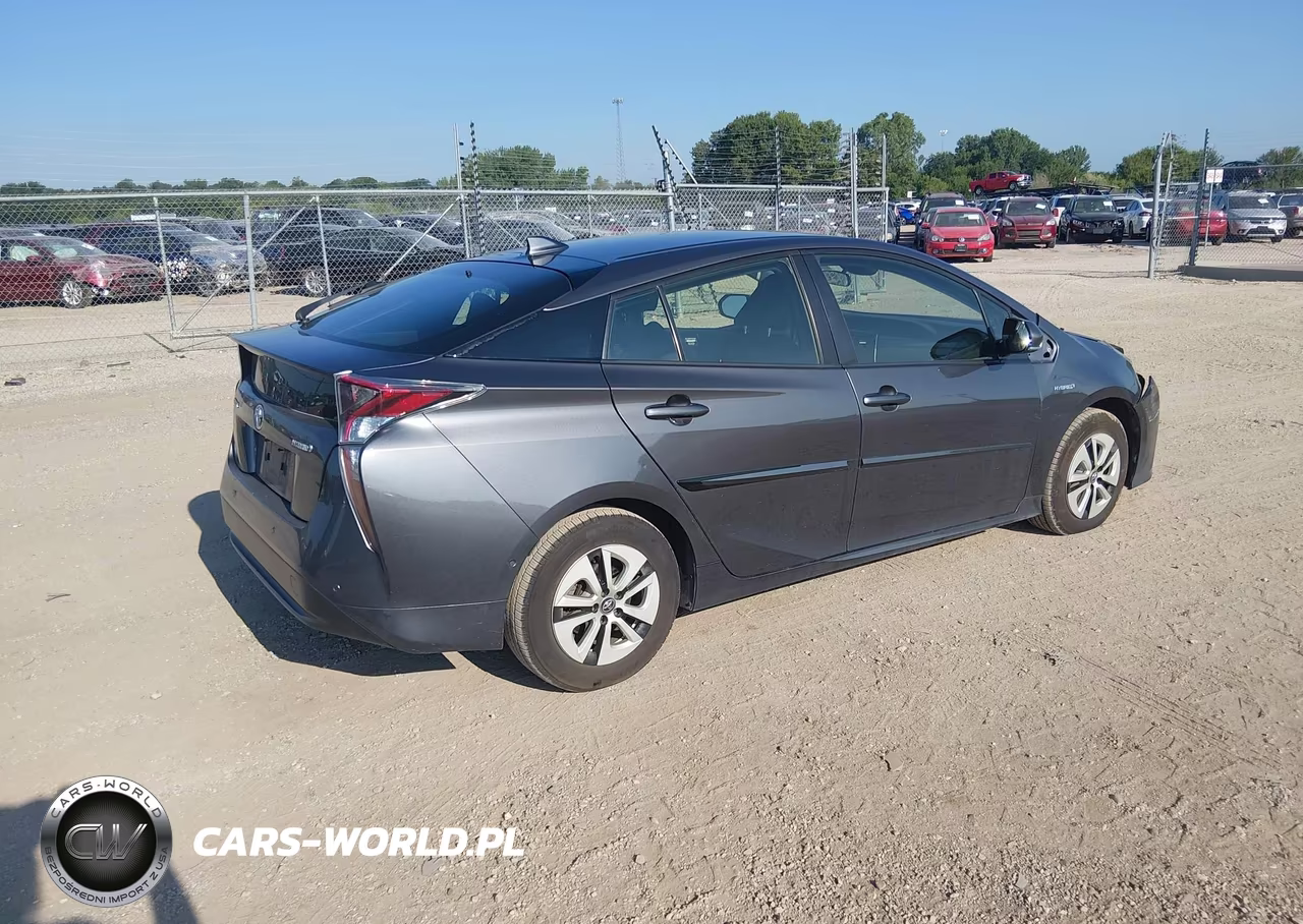 2018 Toyota Prius Three VIN:JTDKARFU4J3546675 - 4