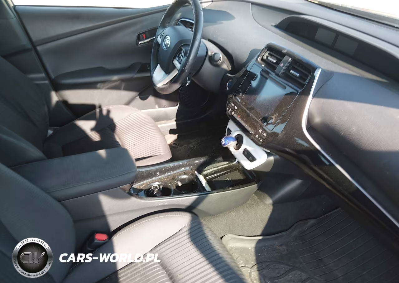 2018 Toyota Prius Three VIN:JTDKARFU4J3546675 - 5