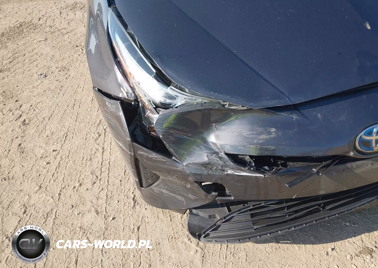2018 Toyota Prius Three VIN:JTDKARFU4J3546675 - 6
