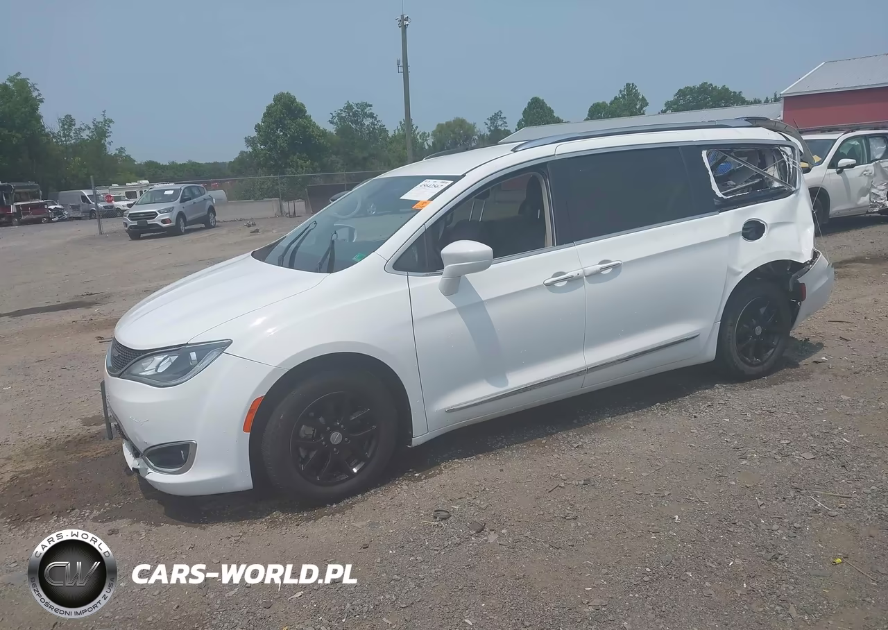 2020 Chrysler Pacifica Touring L VIN:2C4RC1BG3LR140035 - 2