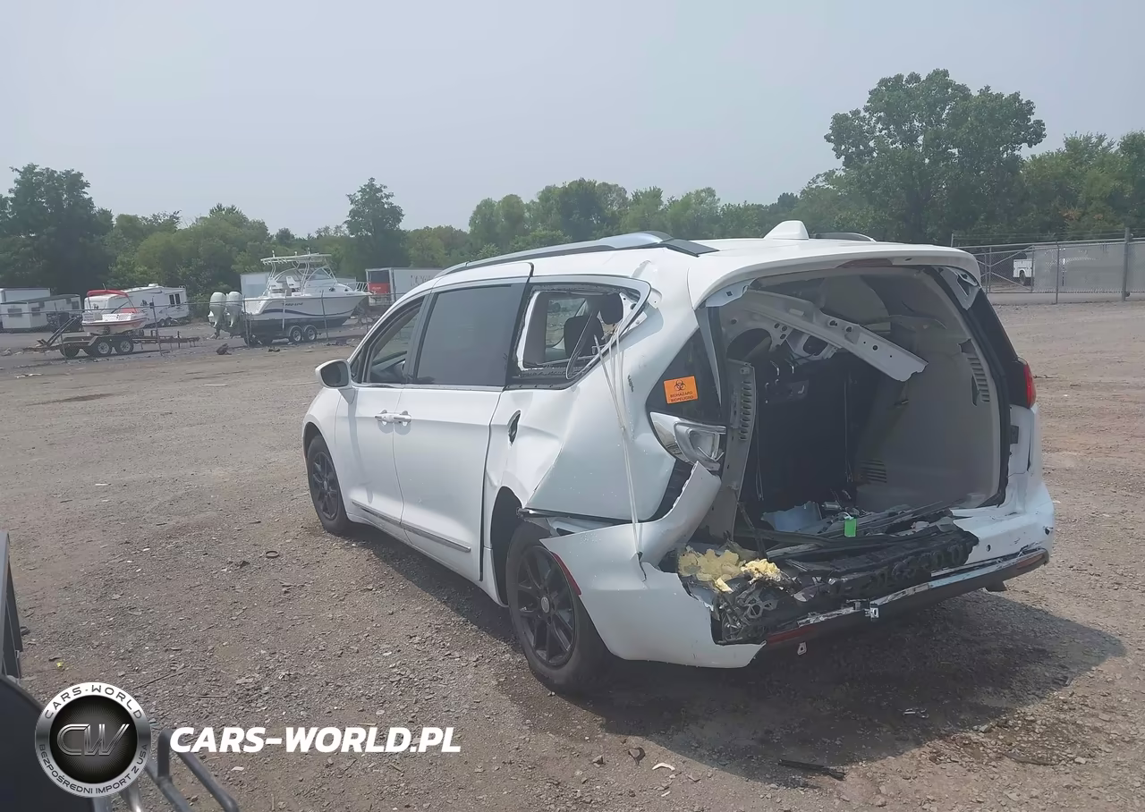 2020 Chrysler Pacifica Touring L VIN:2C4RC1BG3LR140035 - 3
