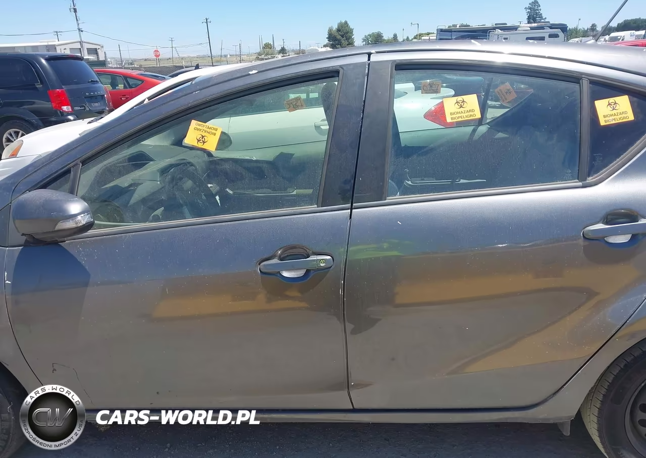 2014 Toyota Prius C One VIN:JTDKDTB30E1568014 - 14