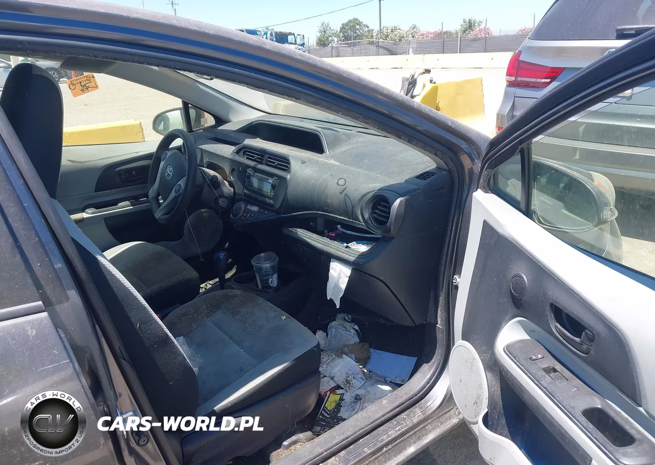2014 Toyota Prius C One VIN:JTDKDTB30E1568014 - 5
