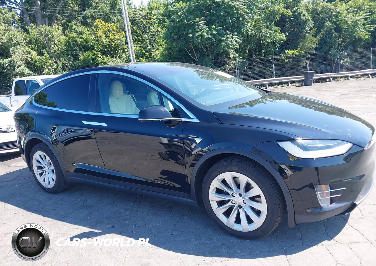 2020 Tesla Model X VIN:5YJXCAE2XLF300897 - 13