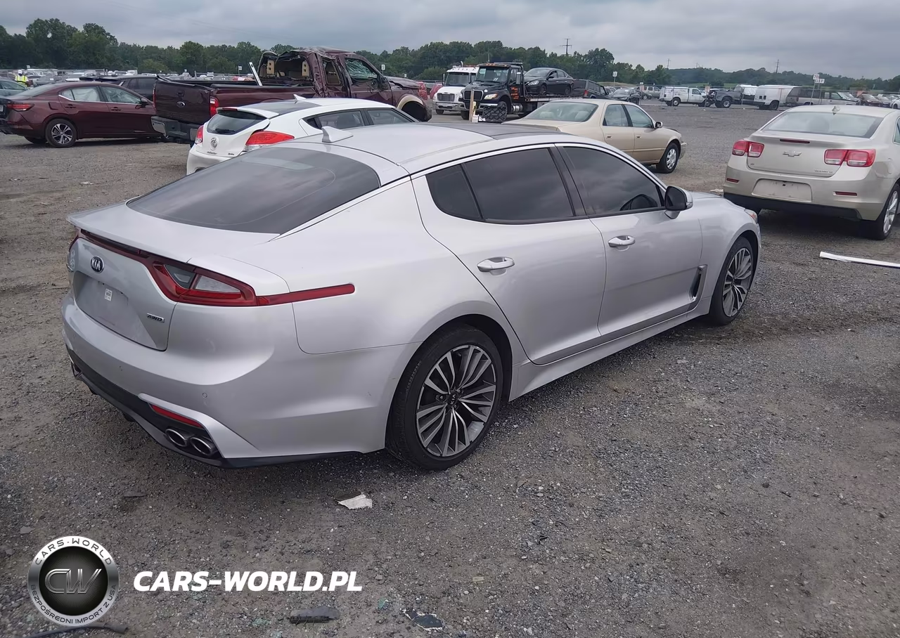 2018 Kia Stinger Premium VIN:KNAE25LAXJ6023010 - 4