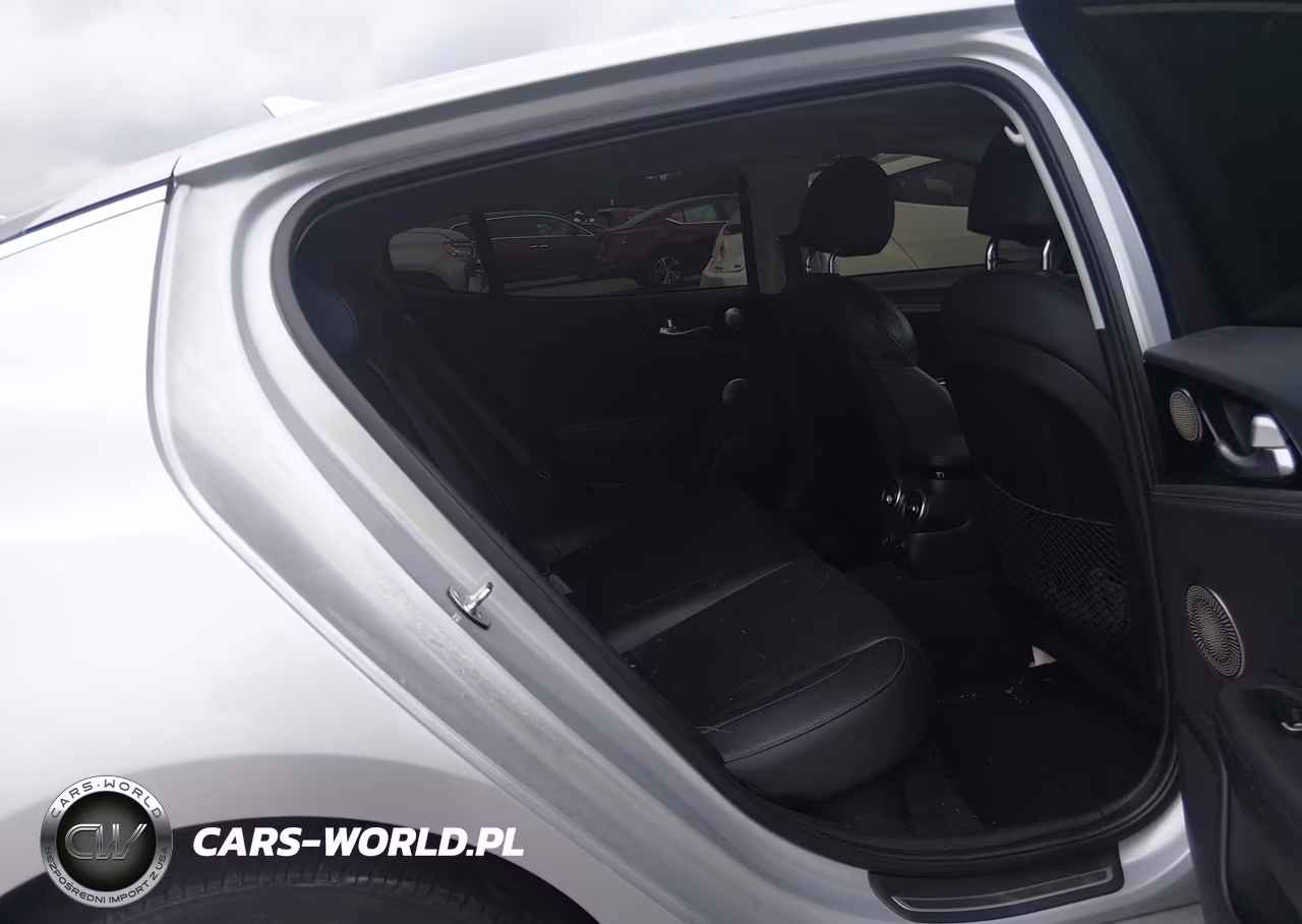 2018 Kia Stinger Premium VIN:KNAE25LAXJ6023010 - 8