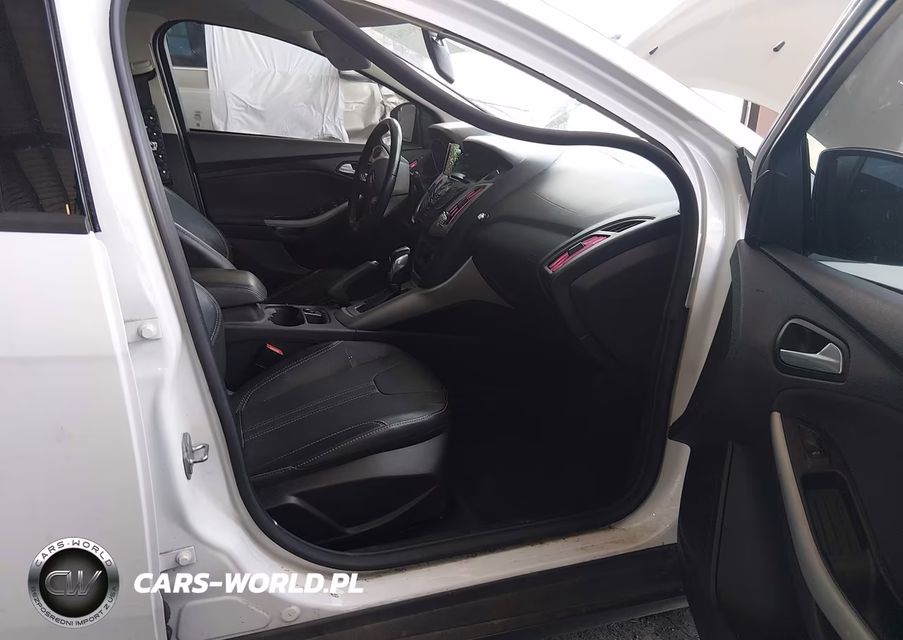 2014 Ford Focus Se VIN:1FADP3K21EL302485 - 5