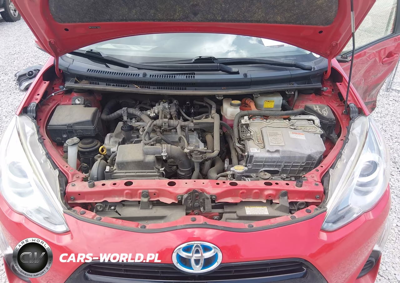 2015 Toyota Prius C Two VIN:JTDKDTB36F1587037 - 10
