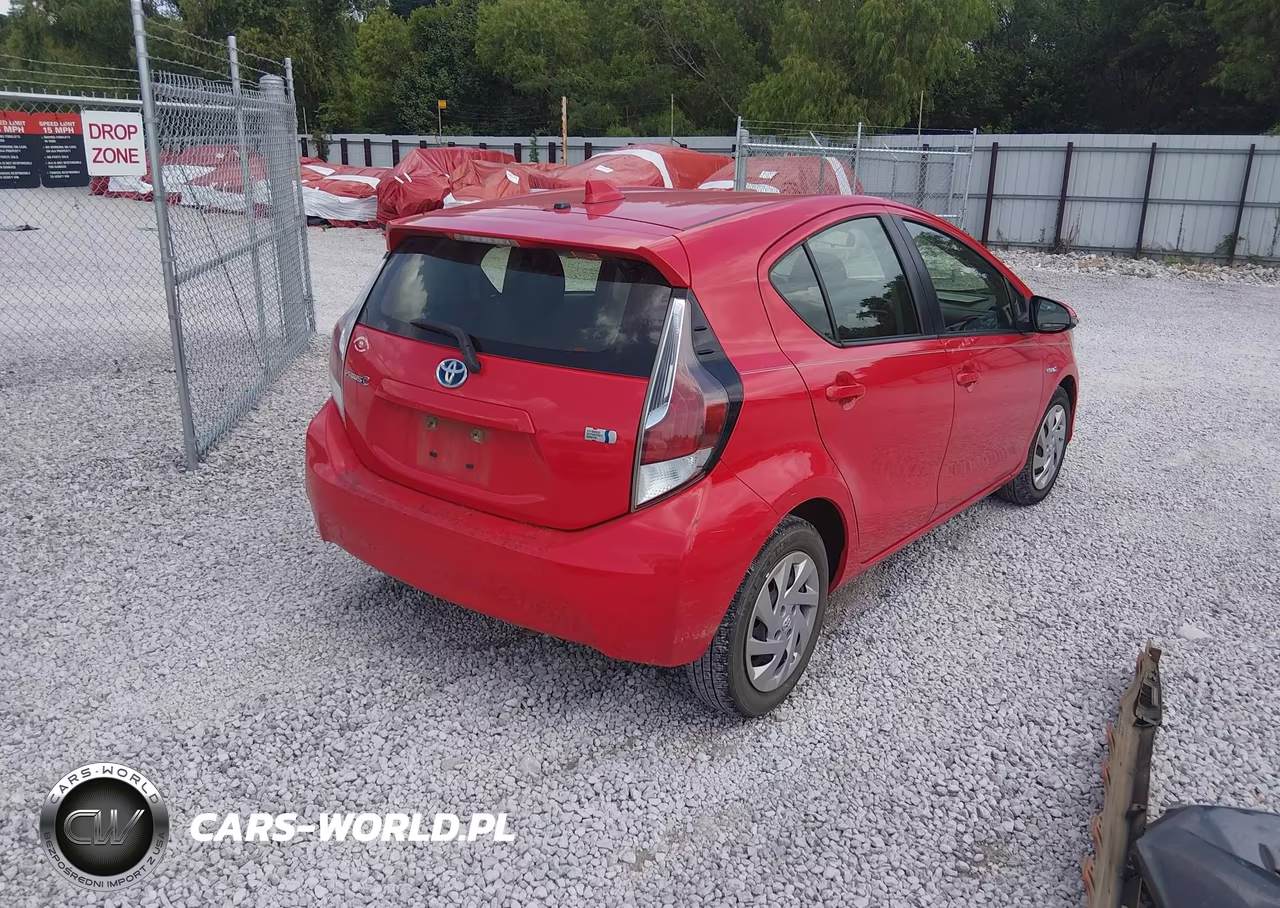 2015 Toyota Prius C Two VIN:JTDKDTB36F1587037 - 4