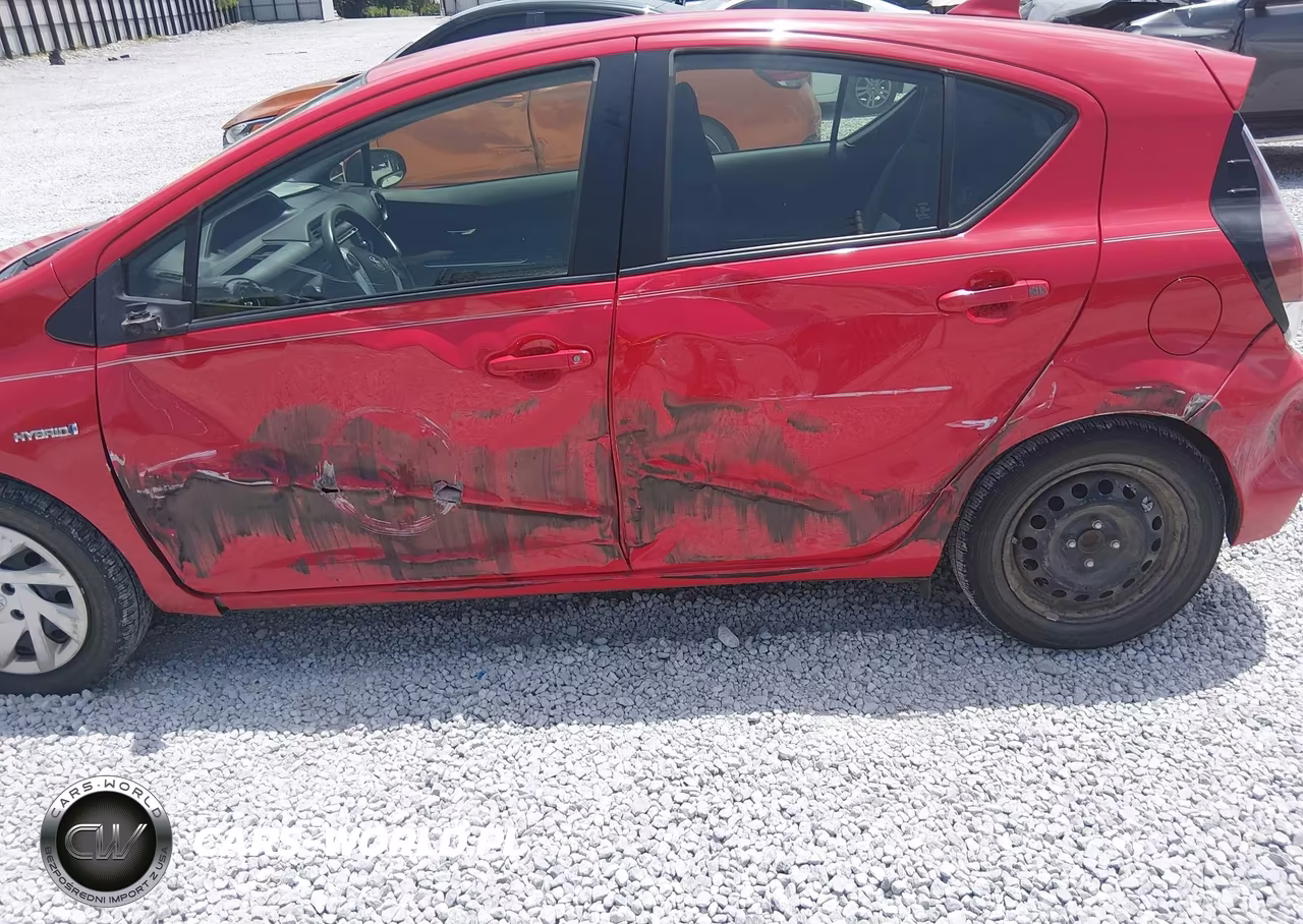 2015 Toyota Prius C Two VIN:JTDKDTB36F1587037 - 6
