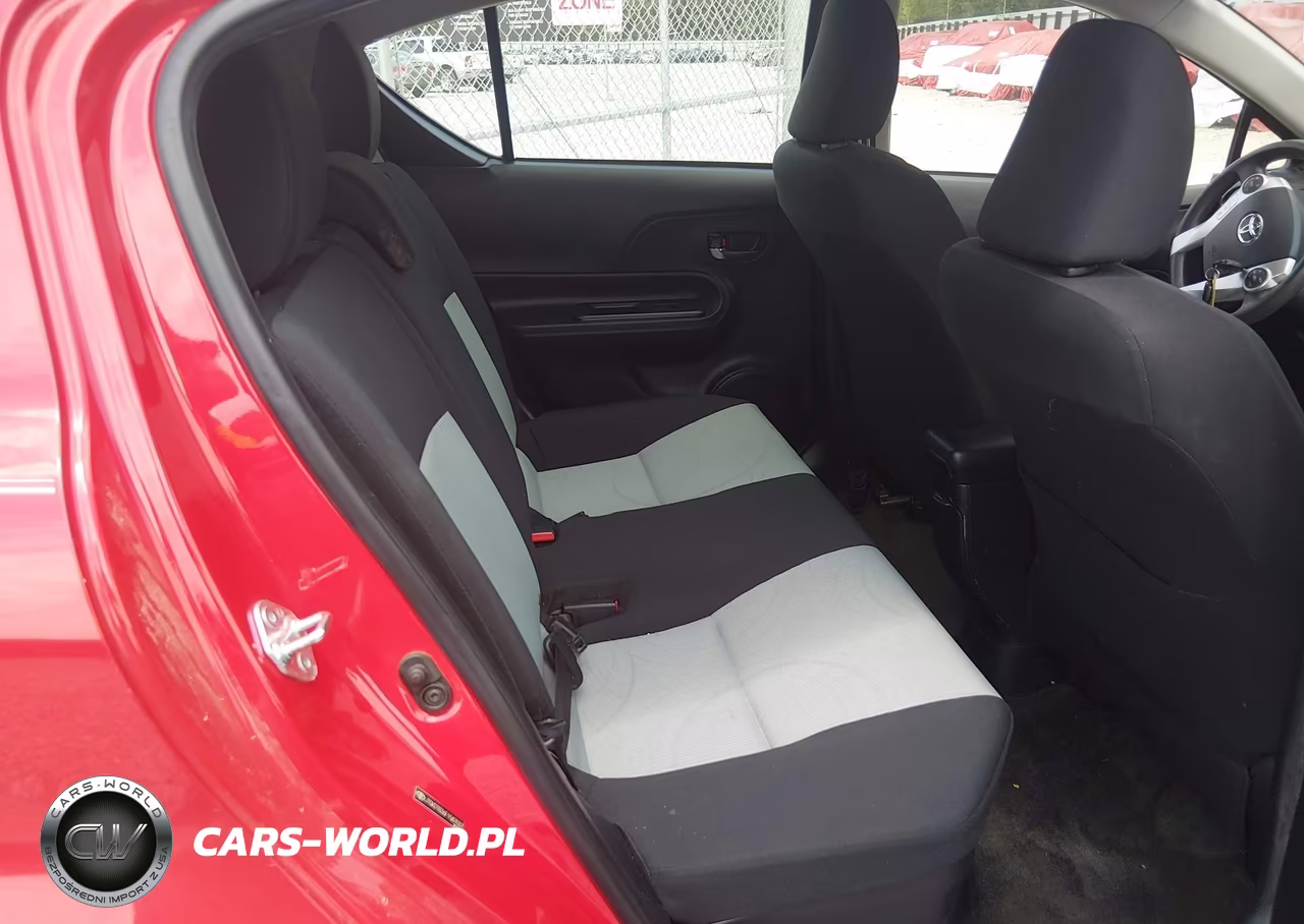 2015 Toyota Prius C Two VIN:JTDKDTB36F1587037 - 8