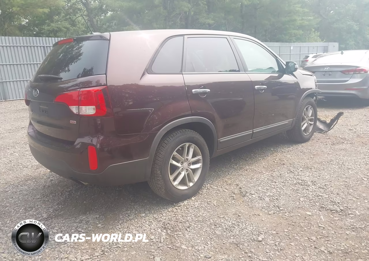 2015 Kia Sorento Lx VIN:5XYKT3A68FG646930 - 4