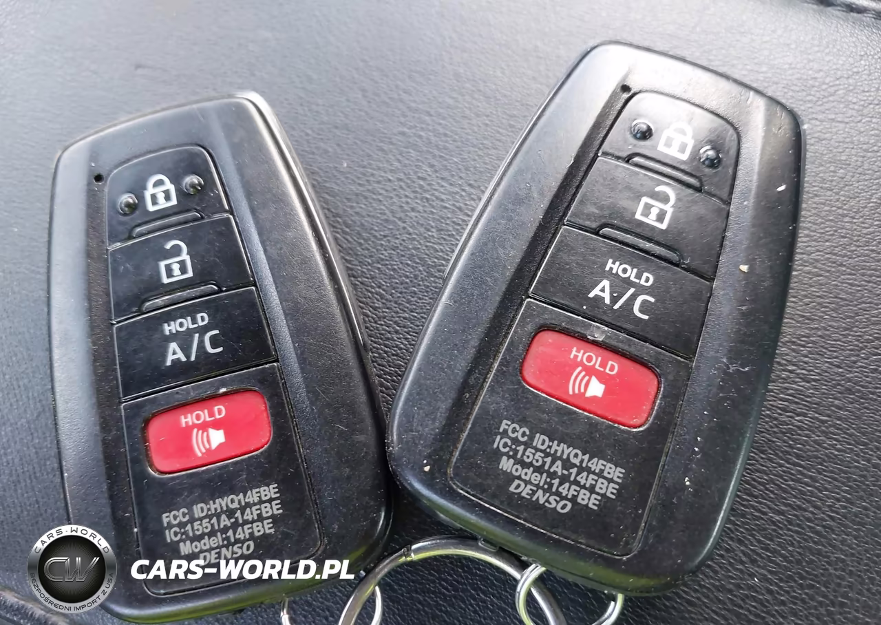 2018 Toyota Prius Prime Premium VIN:JTDKARFP3J3096379 - 11