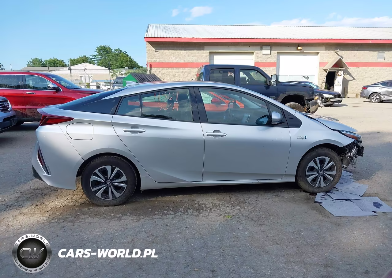 2018 Toyota Prius Prime Premium VIN:JTDKARFP3J3096379 - 13
