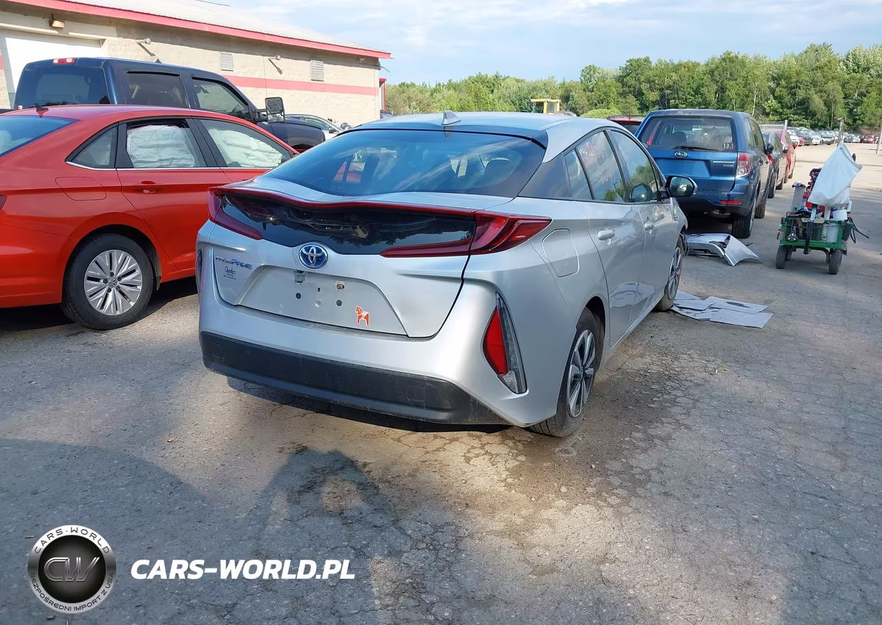 2018 Toyota Prius Prime Premium VIN:JTDKARFP3J3096379 - 4