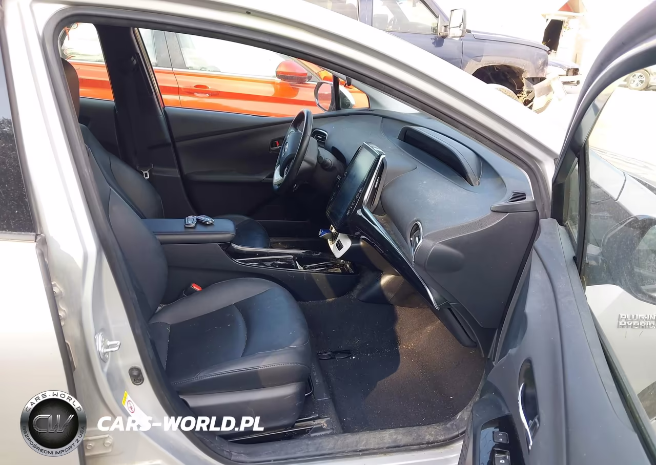2018 Toyota Prius Prime Premium VIN:JTDKARFP3J3096379 - 5