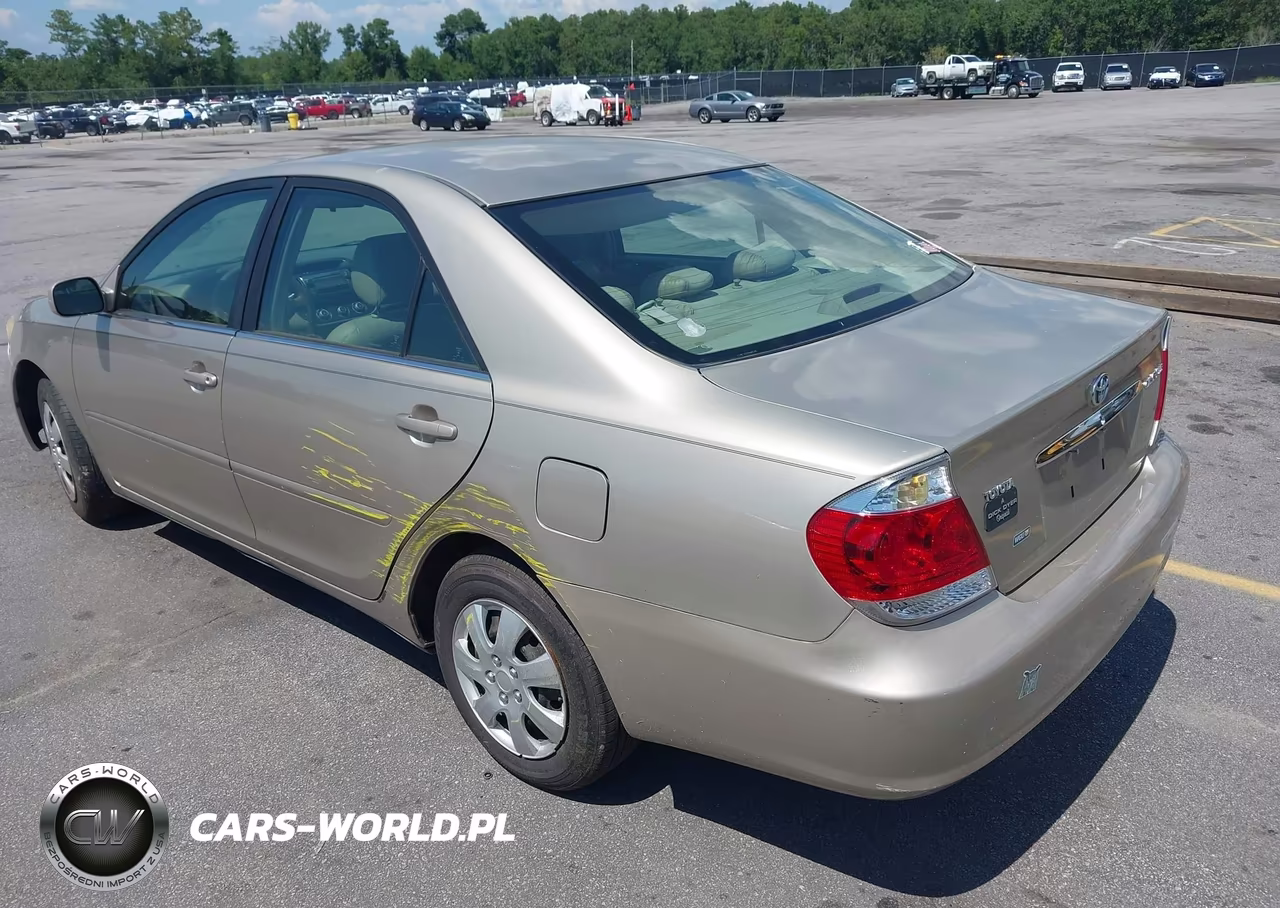 2005 Toyota Camry Le VIN:4T1BE32K25U607605 - 3