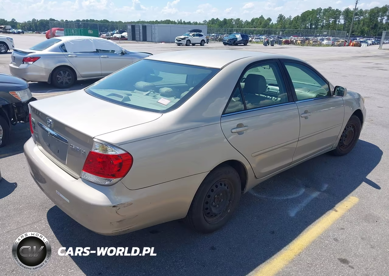 2005 Toyota Camry Le VIN:4T1BE32K25U607605 - 4
