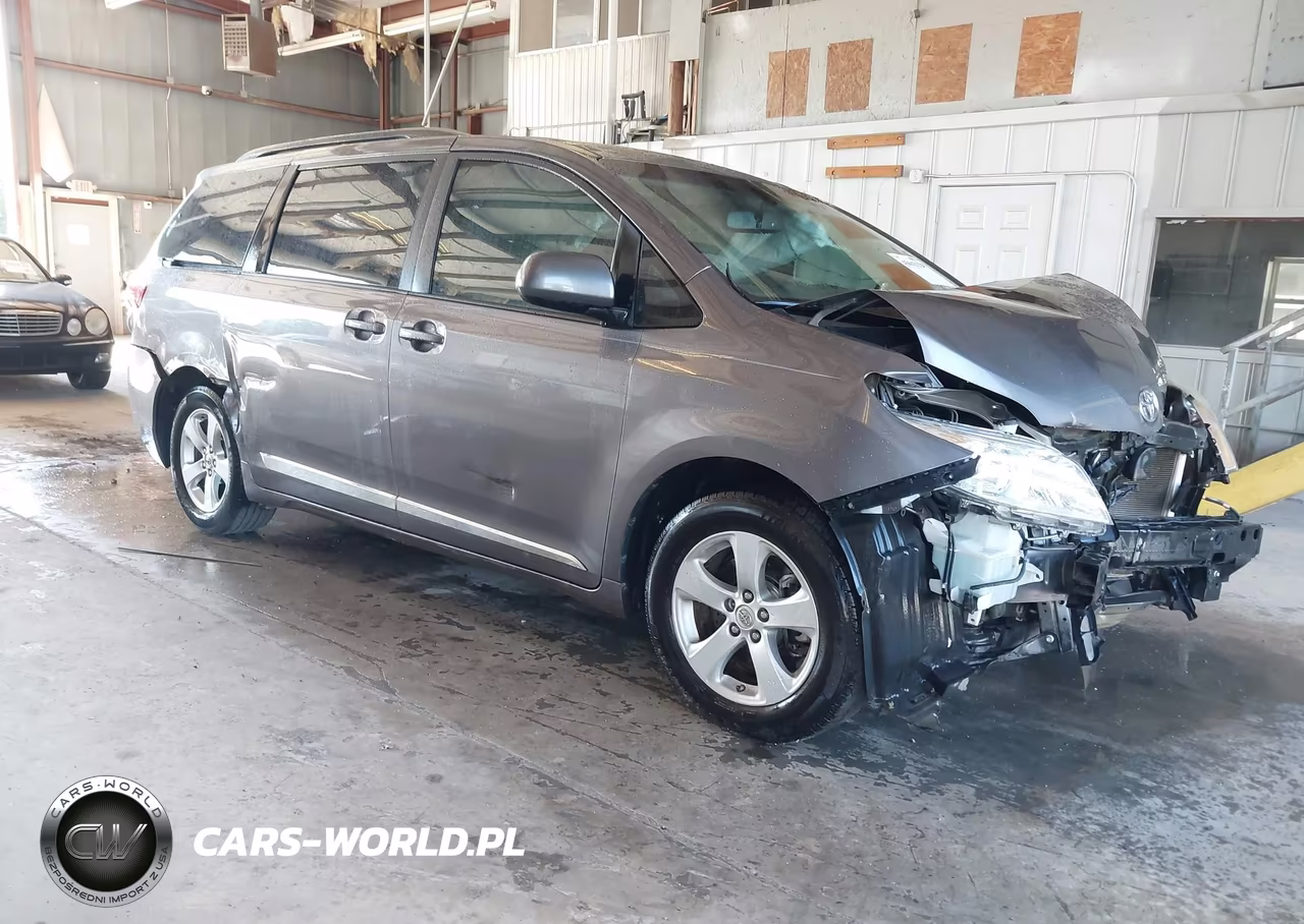 2016 Toyota Sienna Le 8 Passenger